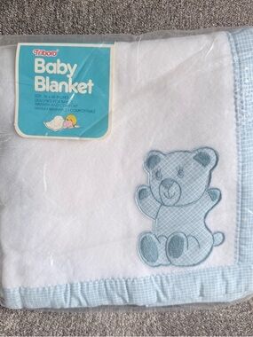 Vintage new Triboro baby blanket 36 X 45